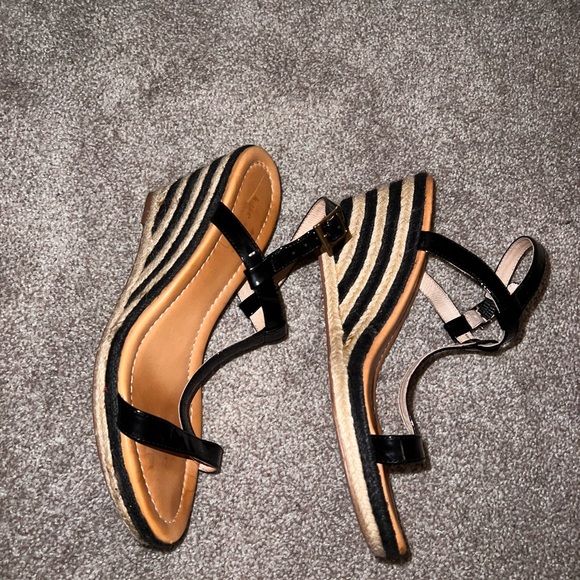 Kate Spade Patent Leather T strap sandals - Picture 7 of 14